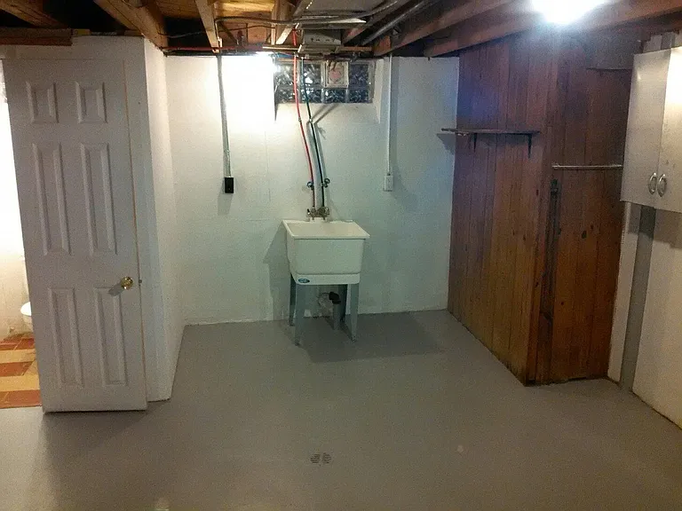 8631 W Outer Dr — Photo 4