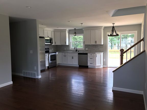 2nd image of 14 Vista Dr