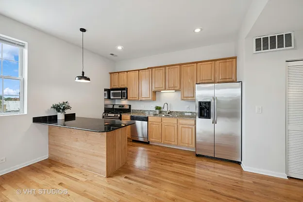 1 bed, 1039 sqft, $2,750 — Photo 2