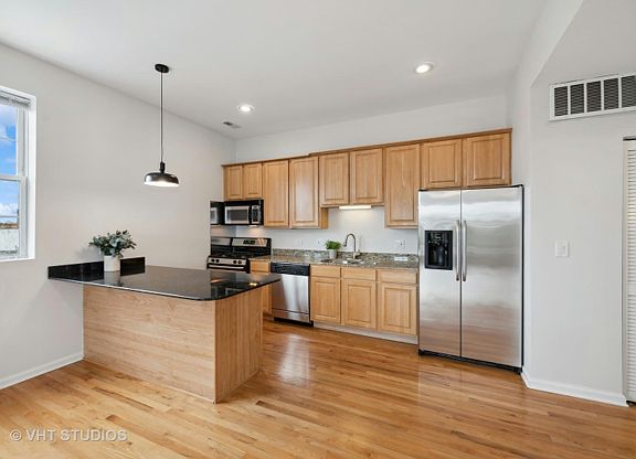 2nd image of 3225 W Fullerton Ave APT 5NE