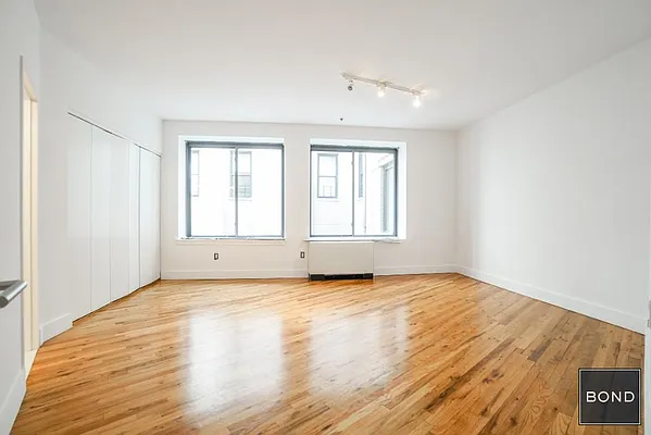 Rented by Bond New York | media 5