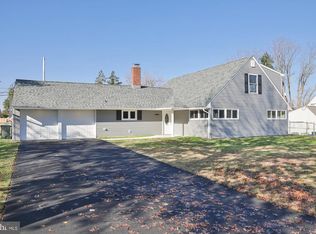 29 Rain Lily Rd, Levittown, PA 19056