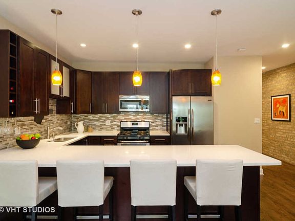 4th image of 1435 W Rosemont Ave #1E