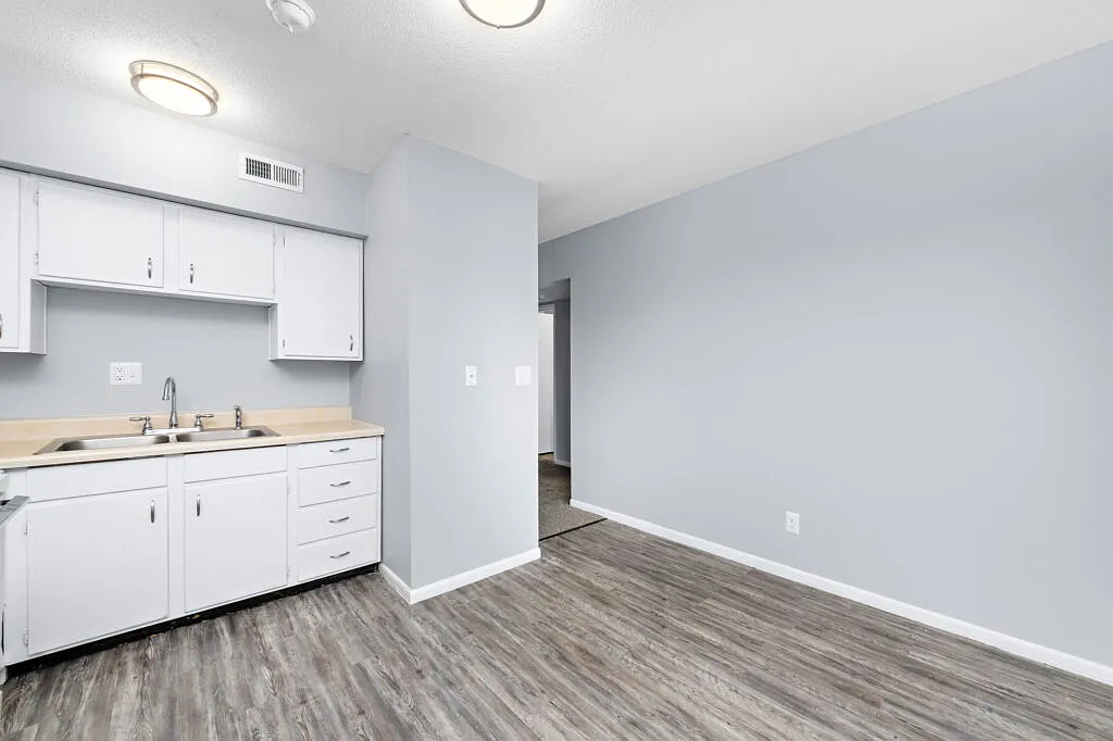 2 bed, 900 sqft, $800 — Photo 2