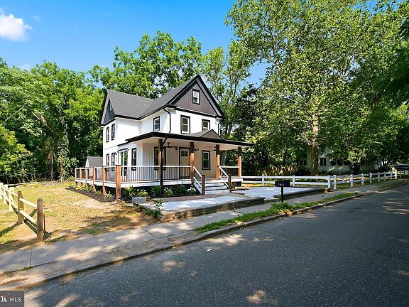 3rd image of 164 Maple Ave