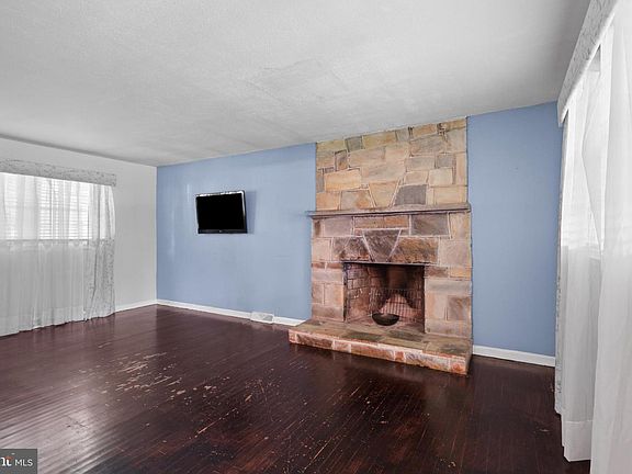 4th image of 801 Culpeper St