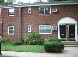 22623 Kingsbury Ave, Oakland Gardens, NY 11364