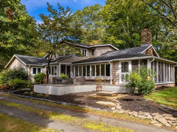 154 Wilburs Lane, Guilford, CT 06437