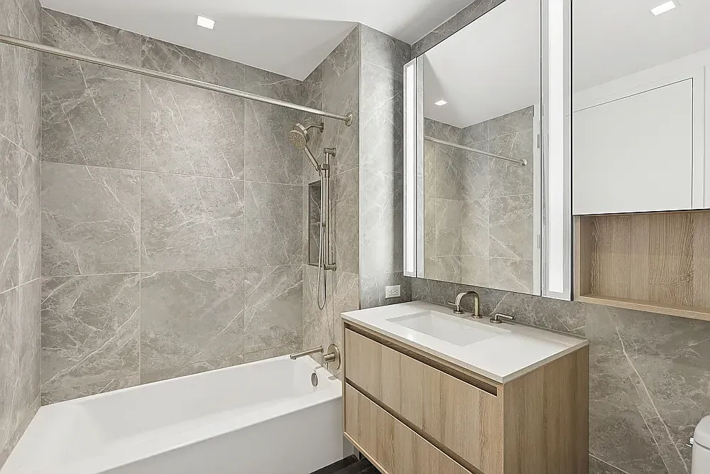 312 West 43rd Street — Photo 4
