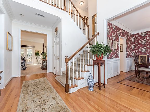 4th image of 310 Southern Cross Ln