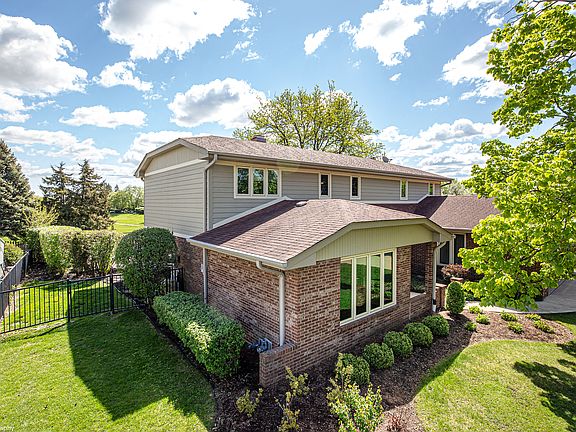 2nd image of 6645 Wedgewood Ln