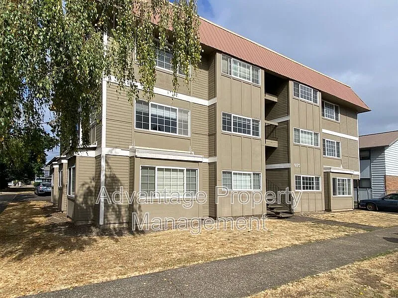 975 NW Garfield Ave #6