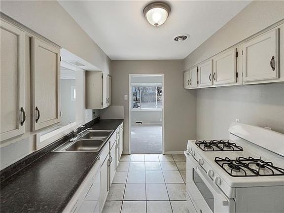 4th image of 6615 Flora Ave