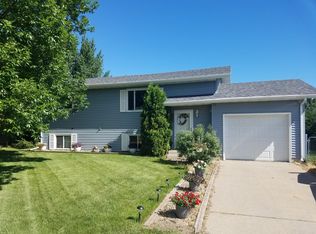 82 Custer Dr, Bismarck, ND 58504