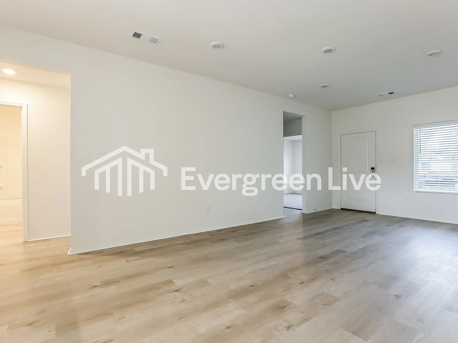 4 bed, 2.0 bath, 1640 sqft, $1,370 — Photo 4