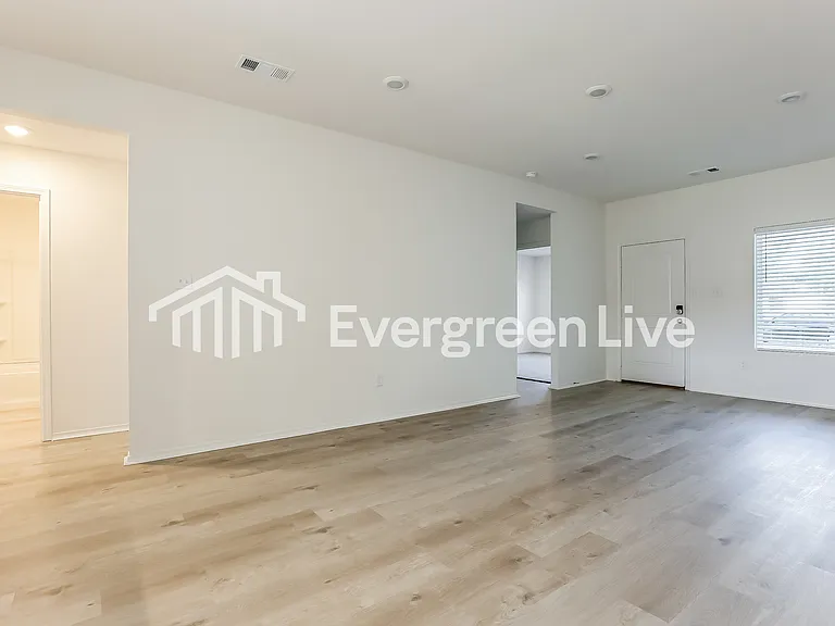 143 Jasmine Ct — Photo 3