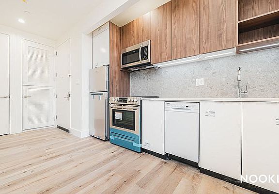 3rd image of 380 Grove St APT 4J