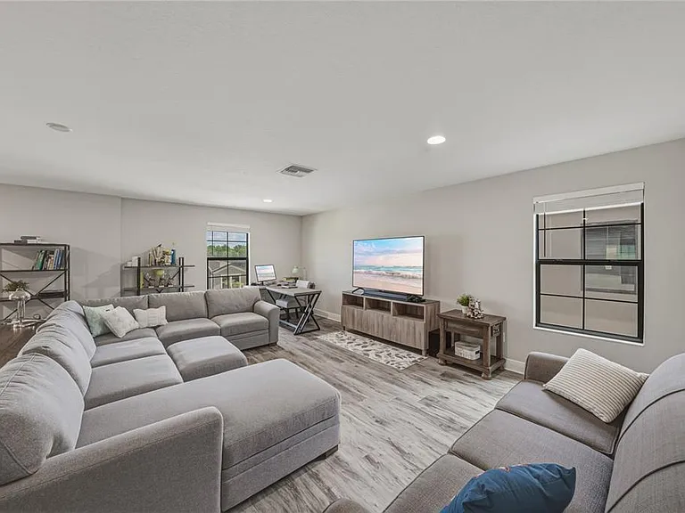 14633 Red Castle Ave — Photo 34