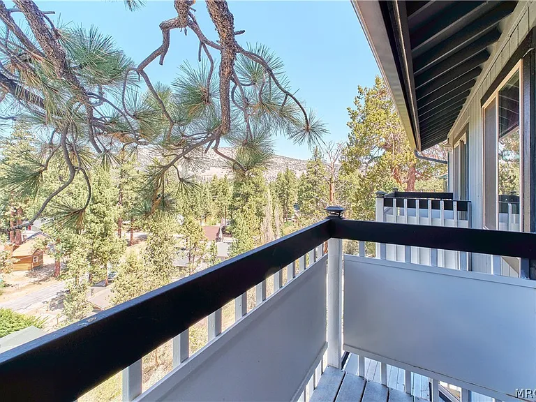 509 Wallace Ln — Photo 32