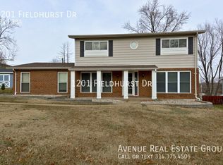 1201 Fieldhurst Dr, Ballwin, MO