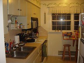 5th image of 137 W Charles St