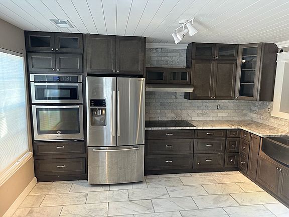 2nd image of 8061 Creekwood Cir W