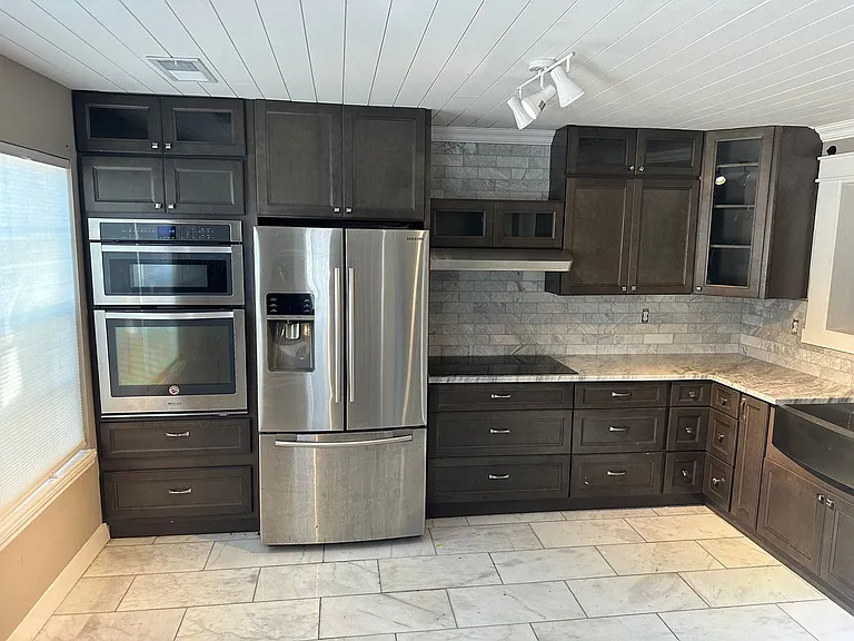 8061 Creekwood Cir W — Photo 2