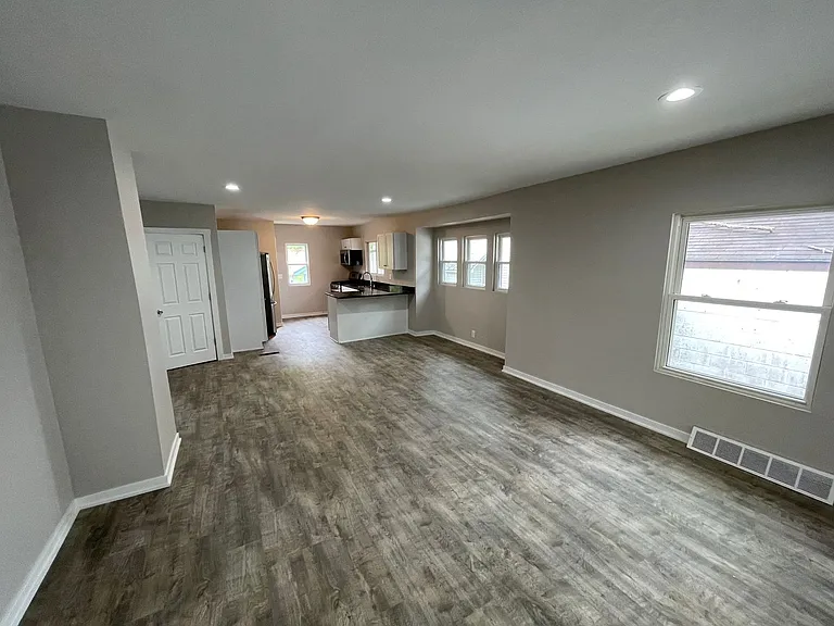 1728 Northwest Dr — Photo 3