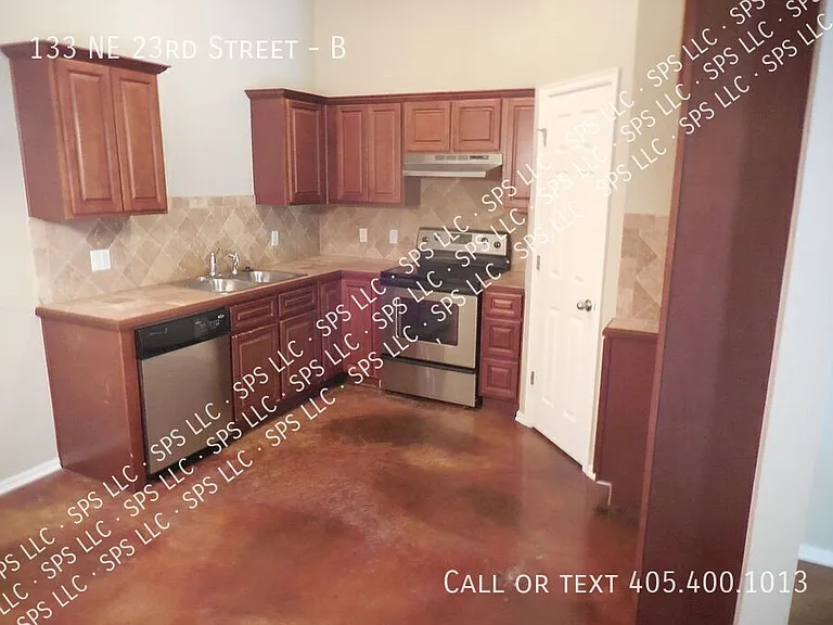 133 NE 23rd St #B — Photo 2