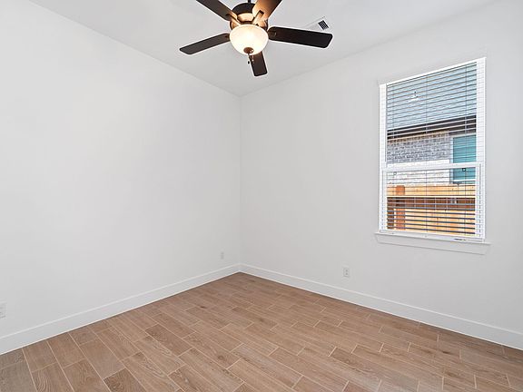 4th image of 323 Big Pine Trl