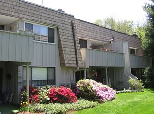 1131 Stratfield Rd, Fairfield, CT 06825