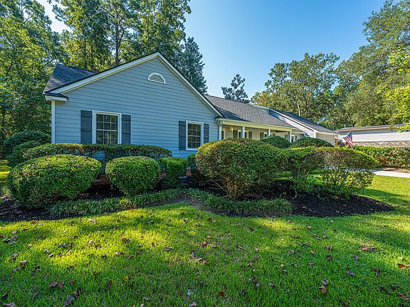 2nd image of 102 Huntington Cir