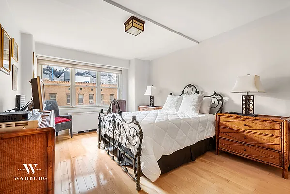 Sold by Coldwell Banker Warburg | media 5