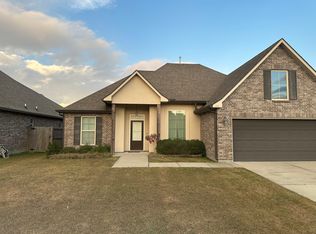 215 Hutton Ln, Youngsville, LA 70592