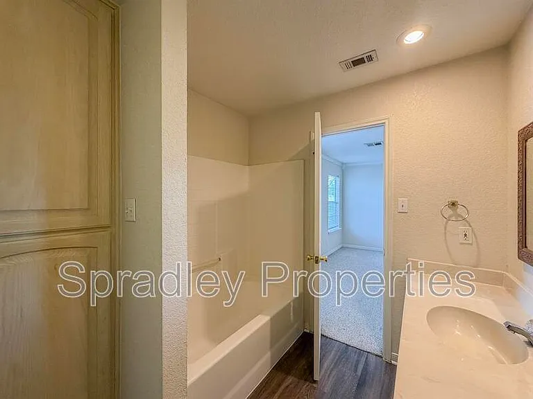 2024 S 55th St — Photo 12