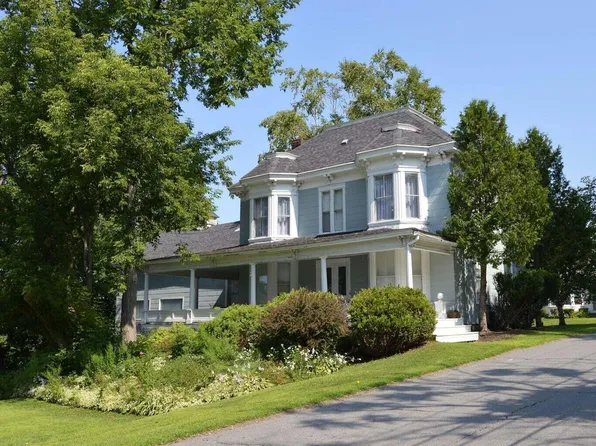 46 Pleasant Street, Dexter, ME 04930