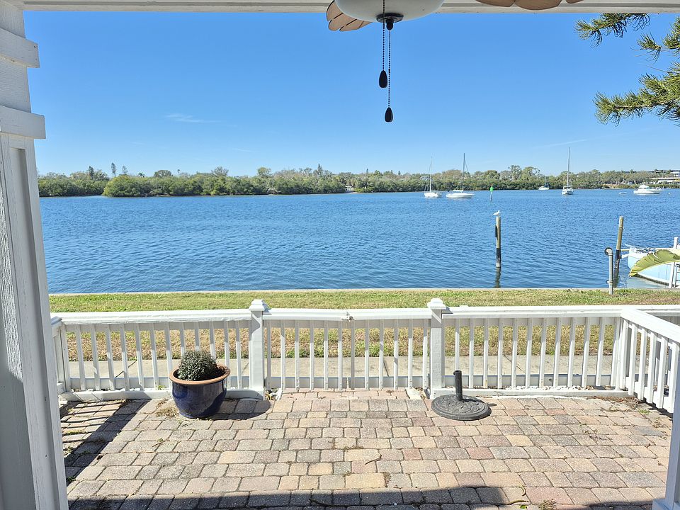 2nd image of 3739 Pompano Dr SE