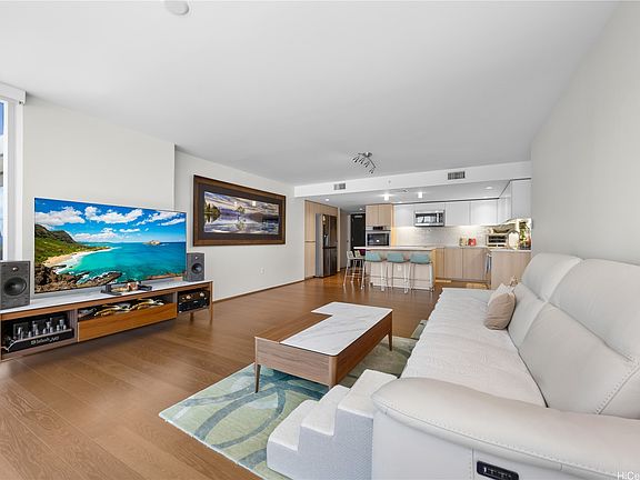 3rd image of 888 Kapiolani Blvd #1703