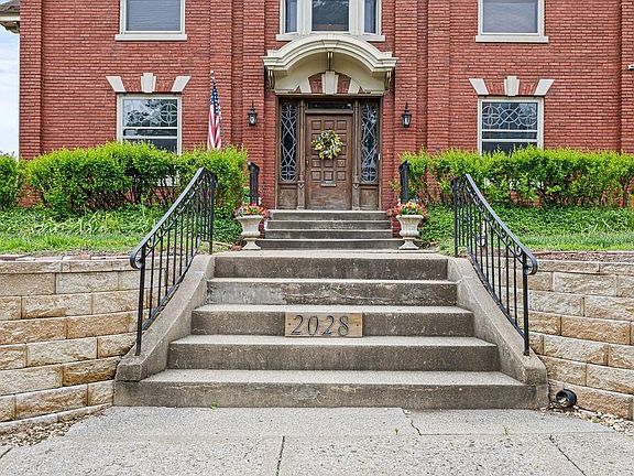 3rd image of 2028 Clay St
