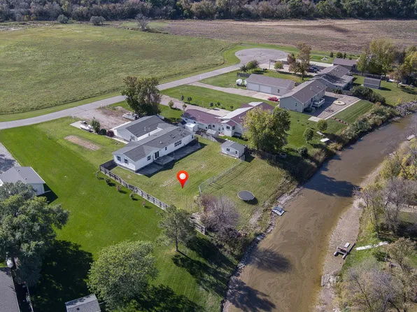 520 Rosie Ln N, Mandan, ND 58554