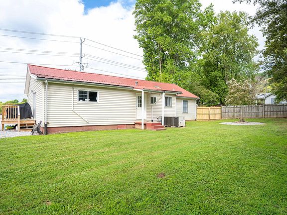 5th image of 155 Pottery Ln