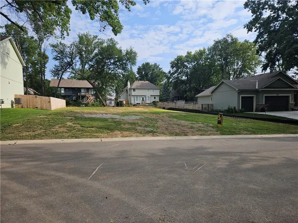 10922 W 70th Ter, Shawnee, KS 66203