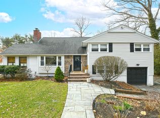 8 Sherwood Drive, Huntington, NY 11743