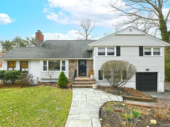 8 Sherwood Drive, Huntington, NY 11743