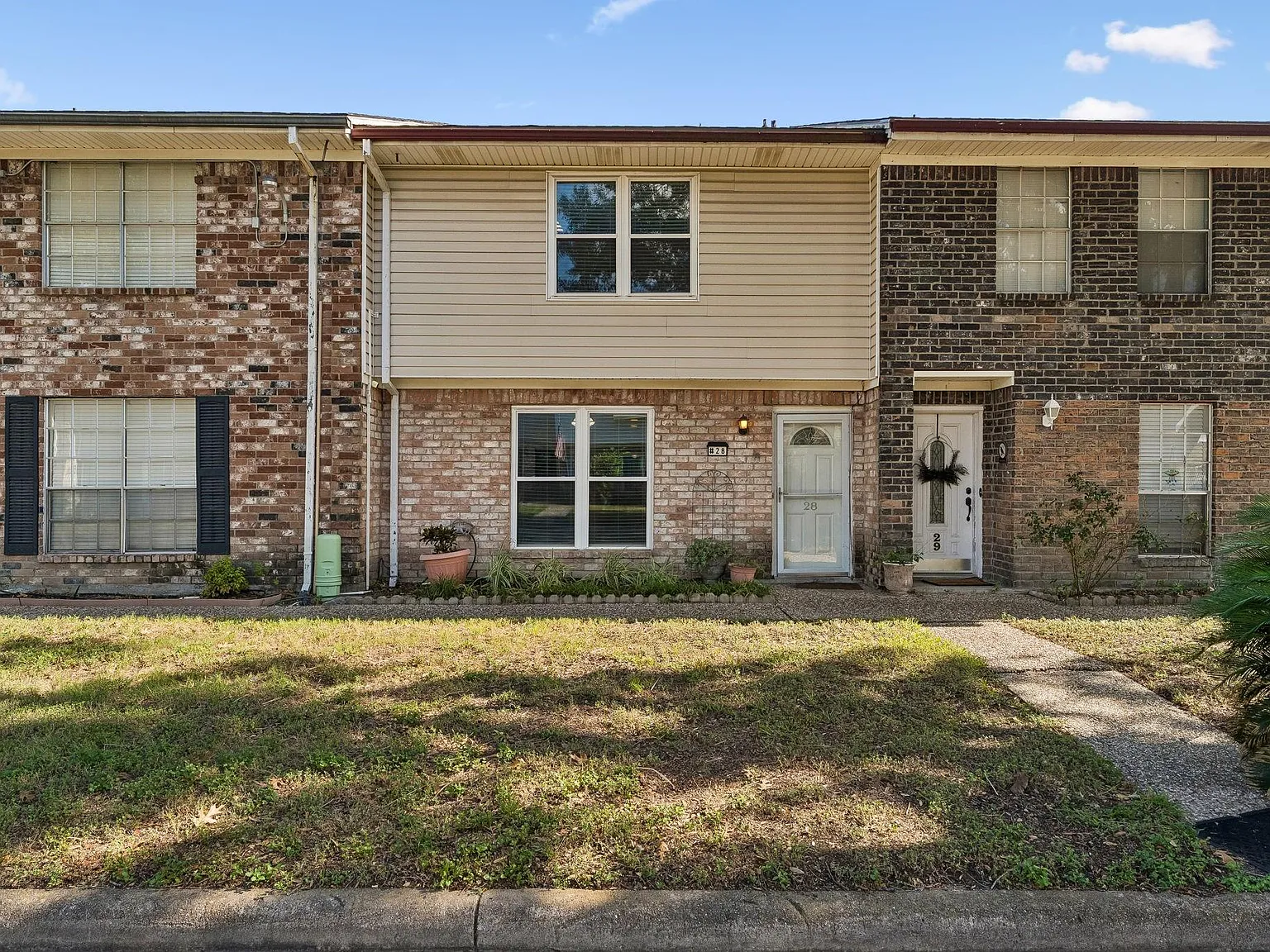 3 bed, 2.5 bath, 1365 sqft, $1,950 — Photo 1