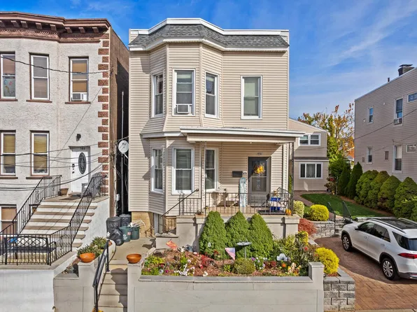 162 Huber St, Secaucus, NJ 07094