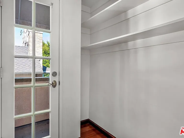 10810 Rochester Ave — Photo 44
