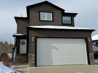 1204 E 1st St NE, Sundre, AB T0M 1X0