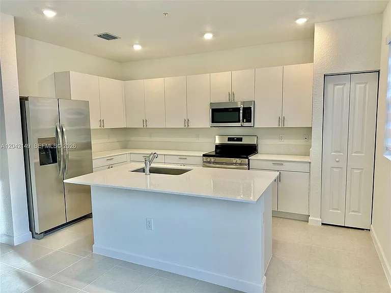 114 SW 184th Pl #114 — Photo 3