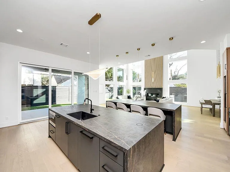 2232 Swift Blvd — Photo 12